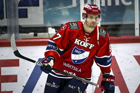 Voimahyökkääjä Iiro Pakarinen pelasi kymmenen vuotta sitten viimeksi Helsingin IFK:ssa. Keskiviikkona hän teki paluun tuttuun seuraan.