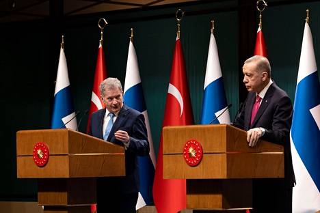 Presidentit Niinistö ja Erdogan kuvattiin yhteisessä tiedotustilaisuudessaan perjantaina.