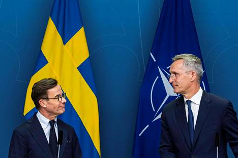 Naton pääsihteeri Jens Stoltenberg (oik.) piti tiistaina Ruotsissa tiedotustilaisuuden yhdessä pääministeri Ulf Kristerssonin kanssa.