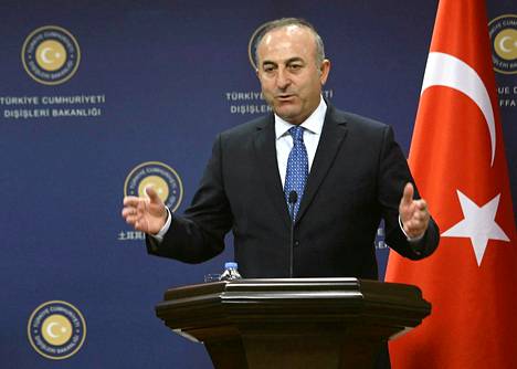 Turkin ulkoministeri Mevlut Cavusoglu Ankarassa perjantaina.