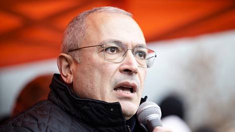 Mihail Hodorkovski puhui Suomen venäjänkielisten demokraattisen yhteisön järjestämässä mielenosoituksessa sunnuntaina.