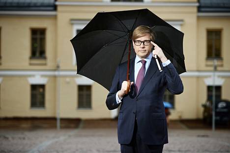 Ulkoministeriön valtiosihteeri Jukka Salovaara kuvattiin ulkoministeriön edustalla Katajanokalla. 