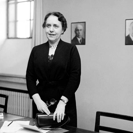 Skdl:n kansanedustaja Hertta Kuusinen kutsui välikysymyskeskustelua vuonna 1958 ”vaalikatrilliksi”.