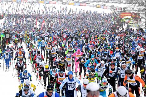 Vasaloppetiin osallistui yli 15000 hiihtäjää. Kuva on kilpailun lähdöstä.