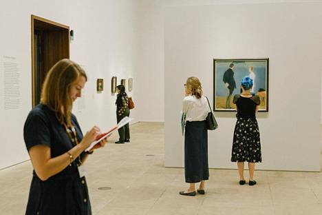 Helene Schjerfbeckin taiteen näyttely avautui Lontoossa lauantaina. Kuva on edeltävän keskiviikon lehdistönäytöksestä.