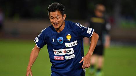 Japanin jalkapallon kuningas jatkaa peliuraansa – 50-vuotiaalla alkaa 33. kausi ammattilaisena