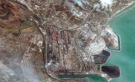 Satelliittikuva Azovstalin terästehtaan alueesta huhtikuulta. Azovstalin rauta- ja terästehdas on yksi Euroopan suurimmista metallitehtaista, joka levittäytyy yli 11 neliökilometrin alueelle. 