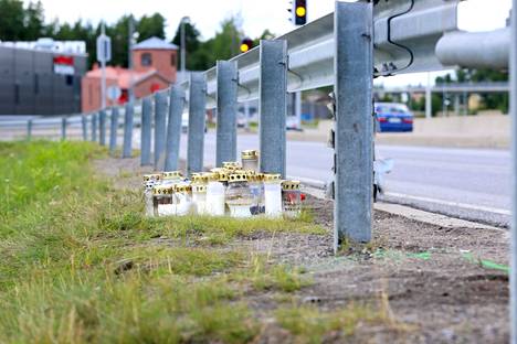 Kolme nuorta kuoli ja yksi loukkaantui liikenneonnettomuudessa Rantasalmentiellä Savonlinnassa. 
