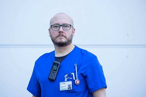 Sairaanhoitaja Jarno Koskinen työskentelee Tampereen Acuta-päivystyksessä.