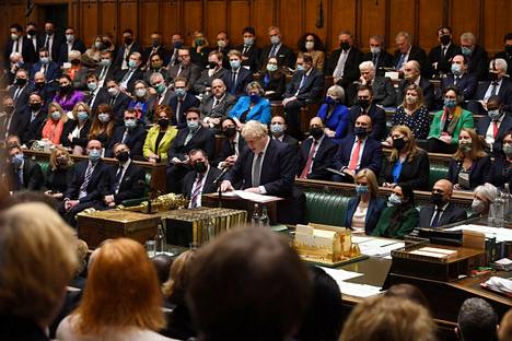 Pääministeri Boris Johnson pyysi anteeksi Britannian parlamentin edessä keskiviikkona.