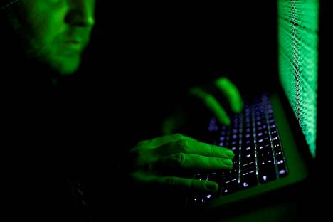 Ennennäkemättömän laaja kyberhyökkäys levisi viikonlopun aikana yli 150 maahan ja 200000 tietokoneeseen.