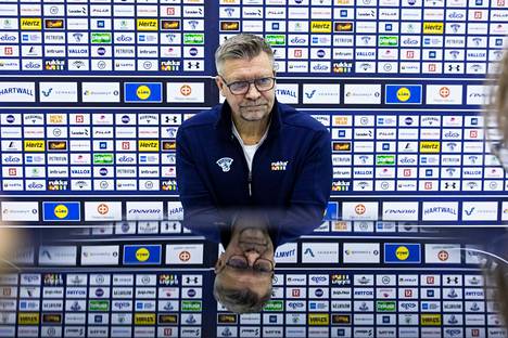 Jukka Jalonen kertoo, että Suomi ei lähde kikkailemaan MM-kisapassien kanssa, vaan avauspeliin kasataan varmasti iskukykinen ryhmä.