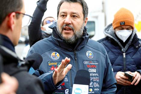 Matteo Salvini tiedotustilaisuudessa Puolan Przemyślissä tiistaina.