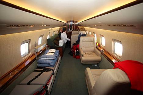 Näkymä ambulanssikoneeksi muutetusta Bombardier Challenger 604 -koneesta sisältä päin.