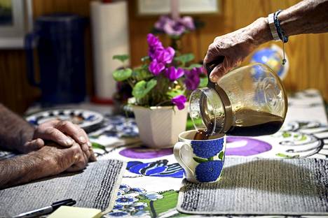 Helsinki lupaa nykyistä paremmin riittäviä ja laadukkaampia palveluita esimerkiksi kotona asuville iäkkäille helsinkiläisille.