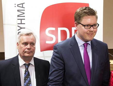 Puheenjohtaja Antti Rinne (vas.) ja eduskuntaryhmän puheenjohtaja Antti Lindtman ovat olleet Sdp:stä eniten äänessä tämän vuoden kyselytunneilla.