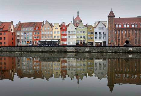 Turun satama neuvottelee laivayhteydestä Turun ja Gdanskin kupeessa olevan Gdynian välille. Hansakaupunki Gdansk tunnetaan värikkäästä arkkitehtuuristaan.