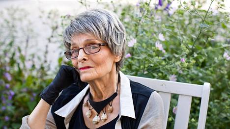 80-vuotias | Kirjailija Orvokki Autio löi itsensä läpi Pohjanmaa-aiheisella trilogiallaan – ”Lukeminen auttaa kestämään”