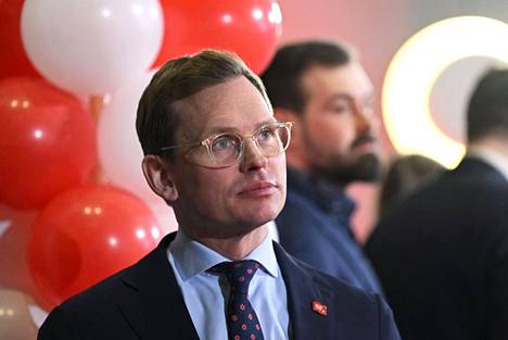 Sdp:n puoluesihteeri Antton Rönnholm vaali-iltana.