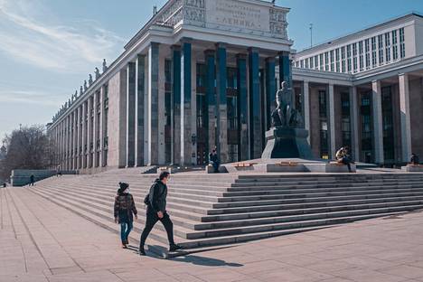 Leninille nimetty kirjasto Moskovan keskustassa maaliskuussa 2020 koronapandemian suljettua julkisia tiloja. 