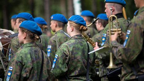 Asevelvollisuus ei saa olla peliväline – aluepuolustus on Suomen pelote -  Pääkirjoitus 