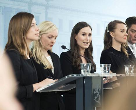 Opetus- ja kulttuuriministeri Li Andersson (vas), sisäministeri Maria Ohisalo (vihr), pääministeri Sanna Marin (sd) ja valtiovarainministeri Katri Kulmuni (kesk) ovat kukin puolueittensa kärkihahmoja – ja alle 35-vuotiaita naisia.