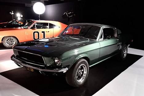 Bullitt-elokuvassa käytetty Ford Mustang oli esillä autonäyttelyssä Pariisissa vuonna 2016.