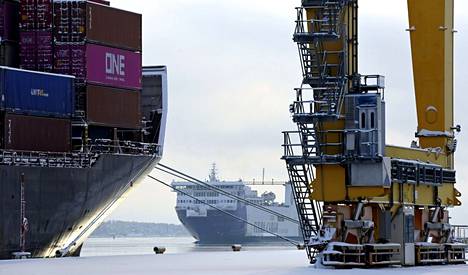 Eckerö Linen M/S Finbo Cargo -rahtialus saapumassa Vuosaaren satamaan Helsingissä 20. helmikuuta.