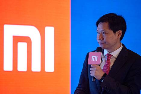 Xiaomin toimitusjohtaja Lei Jun esitteli lehdistötilaisuudessa yhtiön listautumissuunnitelmia.