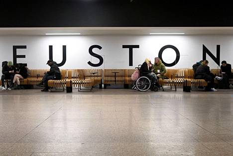 Euston on helppo kirjoittaa mutta kiperä lausua. Kuva on Lontoon Eustonin asemalta joulukuussa.