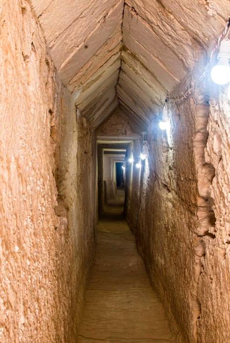 Yli kilometrin pituinen tunneli löydettiin Egyptistä Osiriksen ja Isiksen temppelin alta.