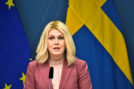 Ruotsin sosiaali­ministeri Lena Hallengren