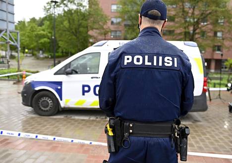 Henkilötyövuosiksi muutettuna vaadittu 35–40 miljoonan euron säästö tarkoittaisi Poliisihallituksen mukaan ainakin 450 henkilötyövuoden vähentämistä.
