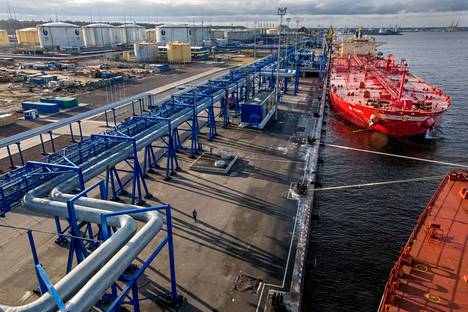 Mastera-alus haki raakaöljyä Venäjän Ust-Lugan satamasta maaliskuussa 2015. 