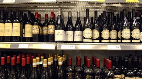 Nuoret voivat nykyään ostaa Tanskassa esimerkiksi siideriä, olutta, viiniä ja muita mietoja alkoholijuomia täytettyään 16 vuotta.