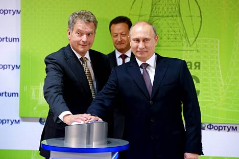Tasavallan presidentti Sauli Niinistö ja Venäjän presidentti Vladimir Putin (oik.) käynnistivät Fortumin uuden voimalaitoksen sen avajaisissa Njaganissa Venäjällä 24. syyskuuta 2013. 