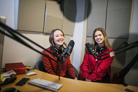 Tukholmassa asuvat Loviisa Läärä ja Marleena Lammikko ovat nyt tehneet kymmenen jaksoa Ei saa peittää -podcastiaan. Jaksoissa käsitellään muun muassa Suomen ja Ruotsin eroja ja ruotsalaisten ennakkokäsityksiä suomalaisista.