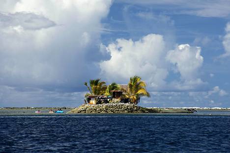 Pikkuruinen saari Pohnpein laguunissa Mikronesian saariryhmässä.