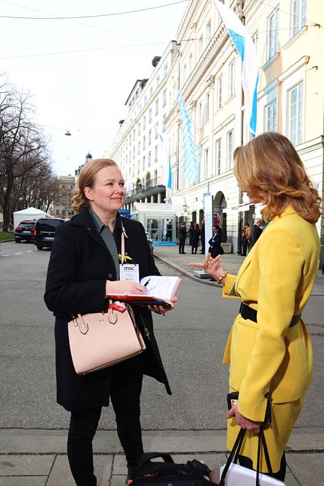 HS:n Berliinin-kirjeenvaihtaja Hanna Mahlamäki haastatteli Eurooppa-ministeri Tytti Tuppuraista Münchenin turvallisuuskonferenssissa helmikuussa.