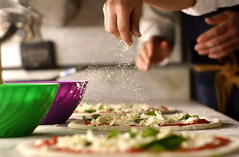 Maailman pizzerioita arvioiva italialainen opas listasi 50 parasta eurooppalaista pizzeriaa. Listalle mahtui kolme pizzeriaa Suomesta: Forza, Pizzeria Luca ja 450°C.