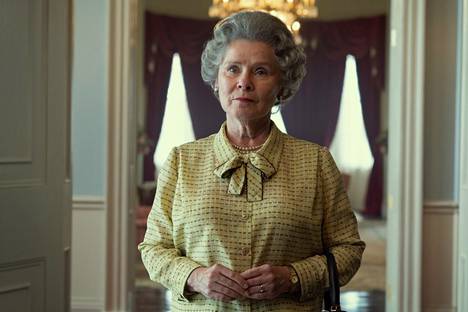 Brittinäyttelijä Imelda Staunton korvaa kuningatar Elisabetin roolissa Olivia Colmanin, joka näytteli roolia The Crown -sarjan kolmannella ja neljännellä kaudella.
