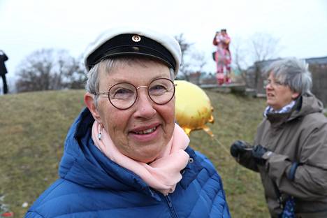 Vaaleanpunainen pantteri aikoo juhlia vappua Kaivarissa pilkkuun asti –  Marja Woillez puolestaan pani ylioppilaslakin päähän ensimmäistä kertaa 50  vuoteen - Kaupunki 