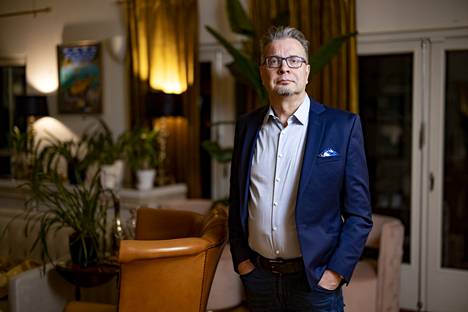 Helsingin Sanomien vastaavan päätoimittajan tehtävää hoitaa perjantaista alkaen Antero Mukka.