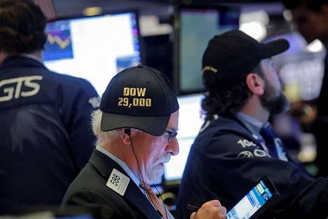 New Yorkin pörssissä iloittiin, kun Dow Jones -indeksi sulkeutui ensimmäistä kertaa yli 29000 pisteen.