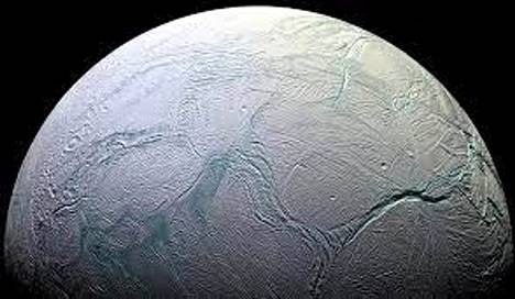Myös Enceladus kiinnostaa tutkijoita, sen pinnalla on nähty veden purkauksia