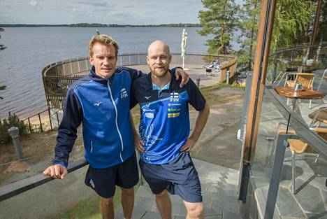 Kun Suomi pelasi EM-kisoissa Venäjällä vuonna 2007, olivat Tuomas Sammelvuo ja Antti Siltala mukana joukkueessa pelaajina. Puolan EM-kisoissa Siltala pelaa yhä, Sammelvuo on siirtynyt valmentajaksi.