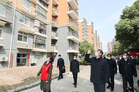 Kiinan presidentti Xi Jinping tervehti karanteenissa olevia Wuhanin asukkaita maaliskuun alussa.