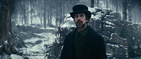 Christian Bale esittää tuimailmeistä Augustus Landoria.