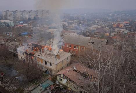 Venäjän isku sytytti tulipalon Bahmutissa viime viikon maanantaina.