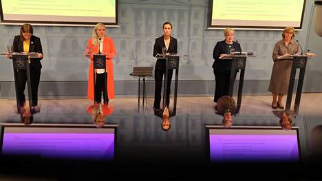 Suurimman osan viime vaalikaudesta hallituksen puheenjohtajaviisikon muodostivat Li Andersson (vas), Maria Ohisalo (vihr), Sanna Marin (sd), Annika Saarikko (kesk) ja Anna-Maja Henriksson (r).